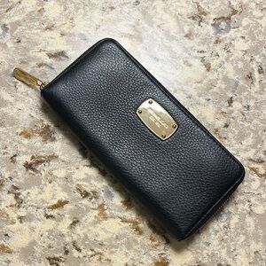 Michael Kors Black Leather Zippy Wallet